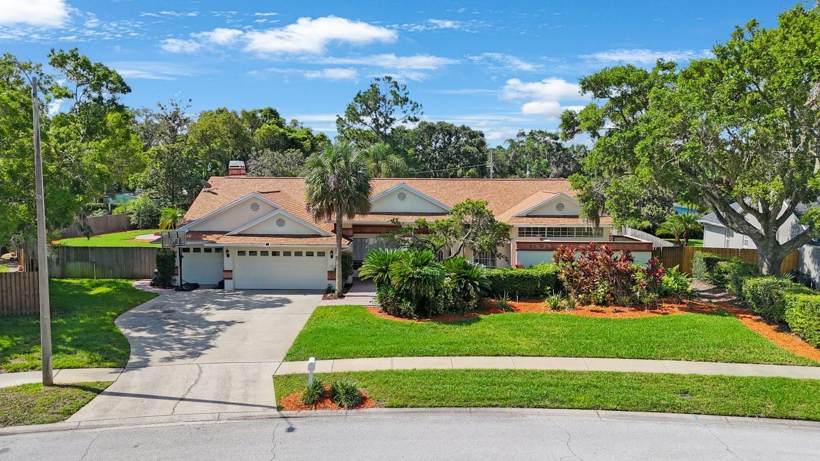 512 Crystal Grove Boulevard  Lutz FL 33548 photo