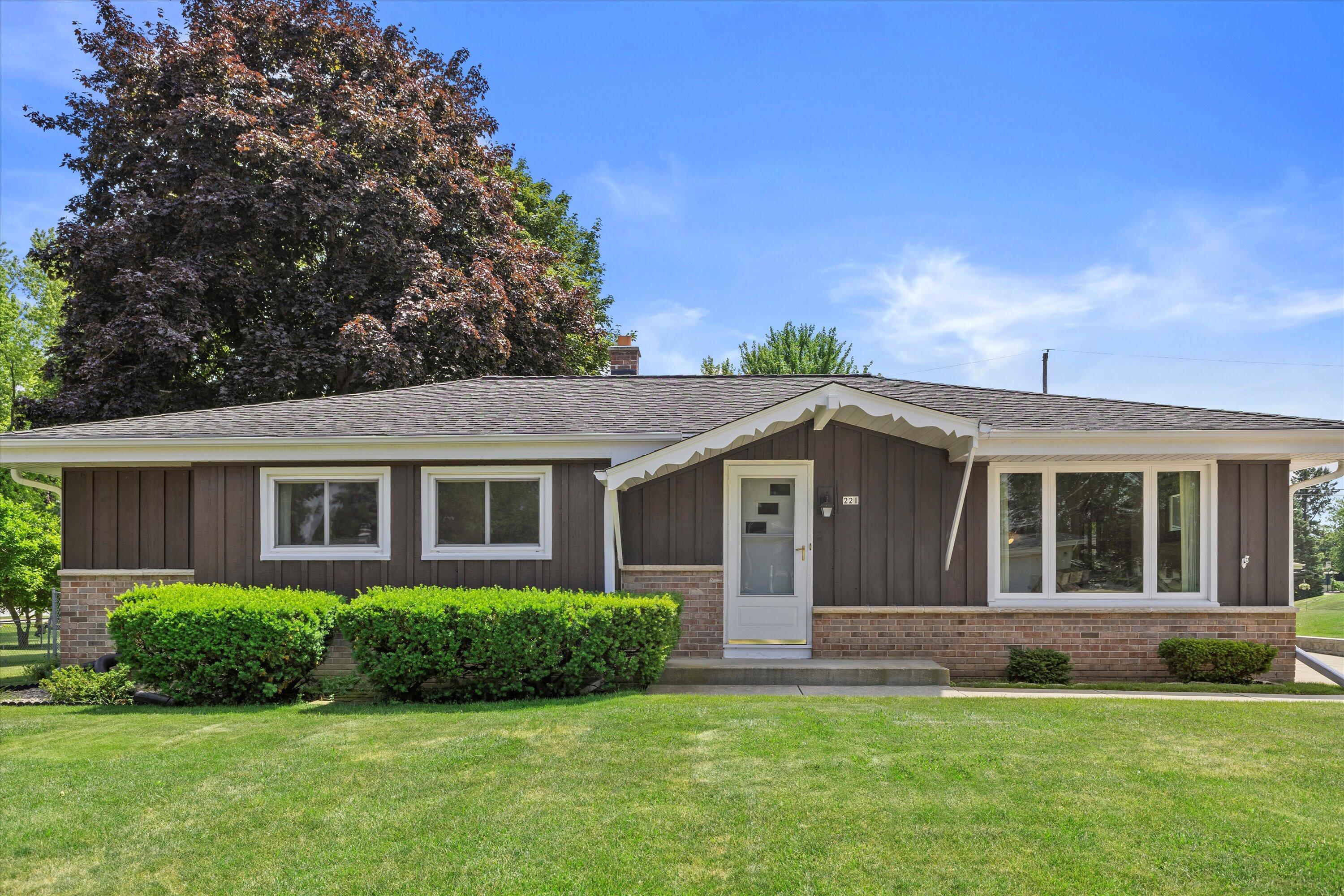 221 W Lilac Ln  Grafton WI 53024 photo