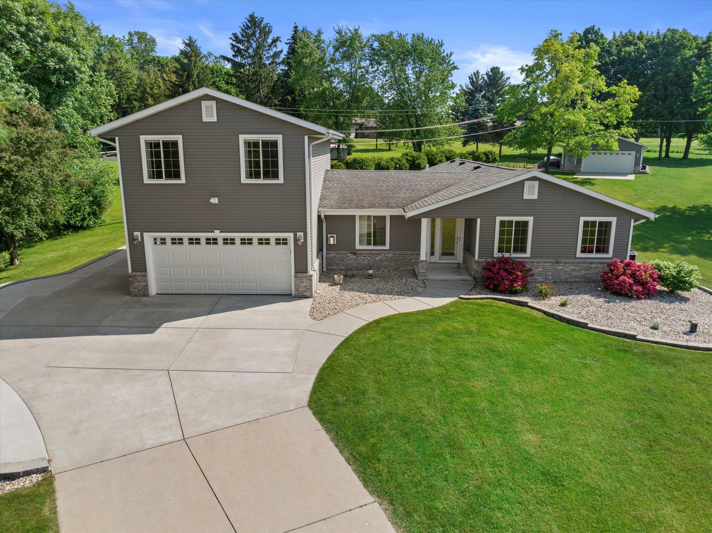 S93w23205 River Oaks Dr  Vernon WI 53103 photo