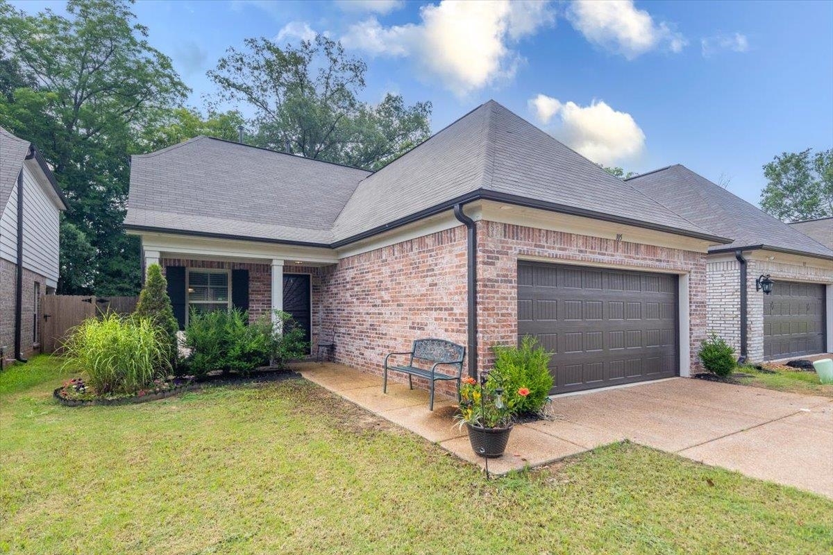 Property Photo:  105 Nicholas Dr  TN 38068 