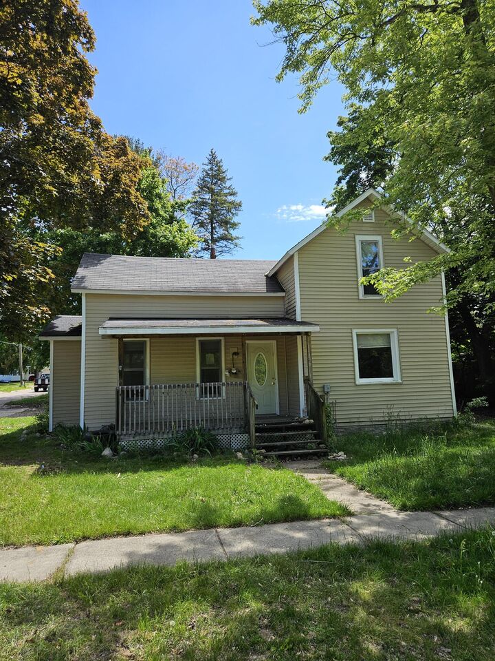 189 Banks Street  Coloma MI 49038 photo