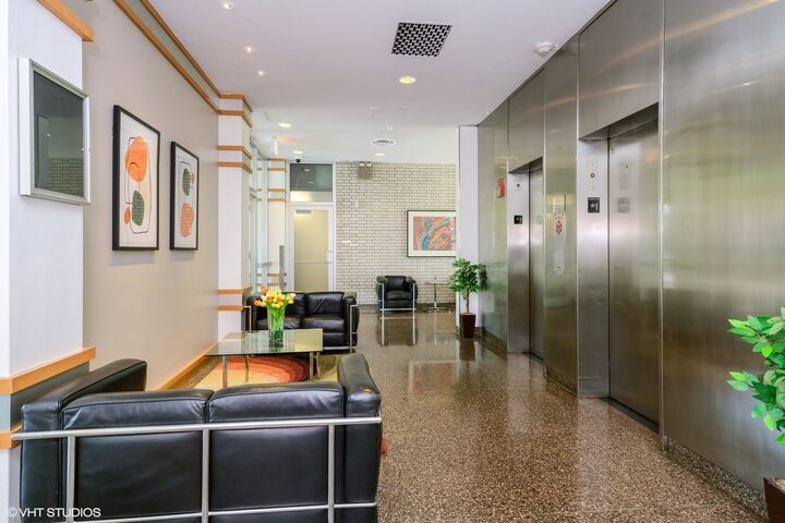 Property Photo: 601 E 32nd Street Ph5 IL 60616