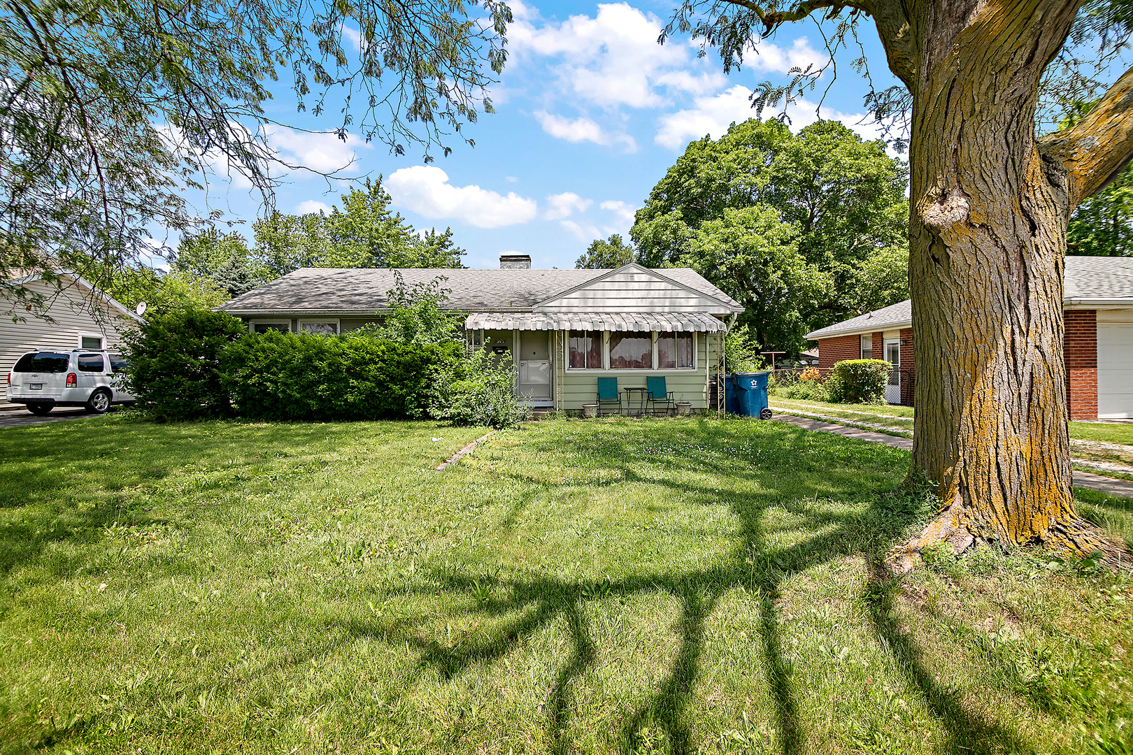 Property Photo: 345 W Brookmont Boulevard IL 60915