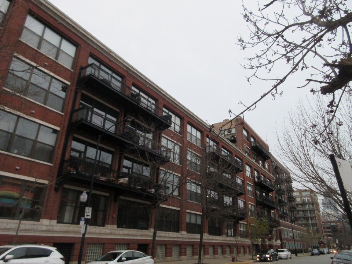 Property Photo: 1040 W Adams Street 237 IL 60607