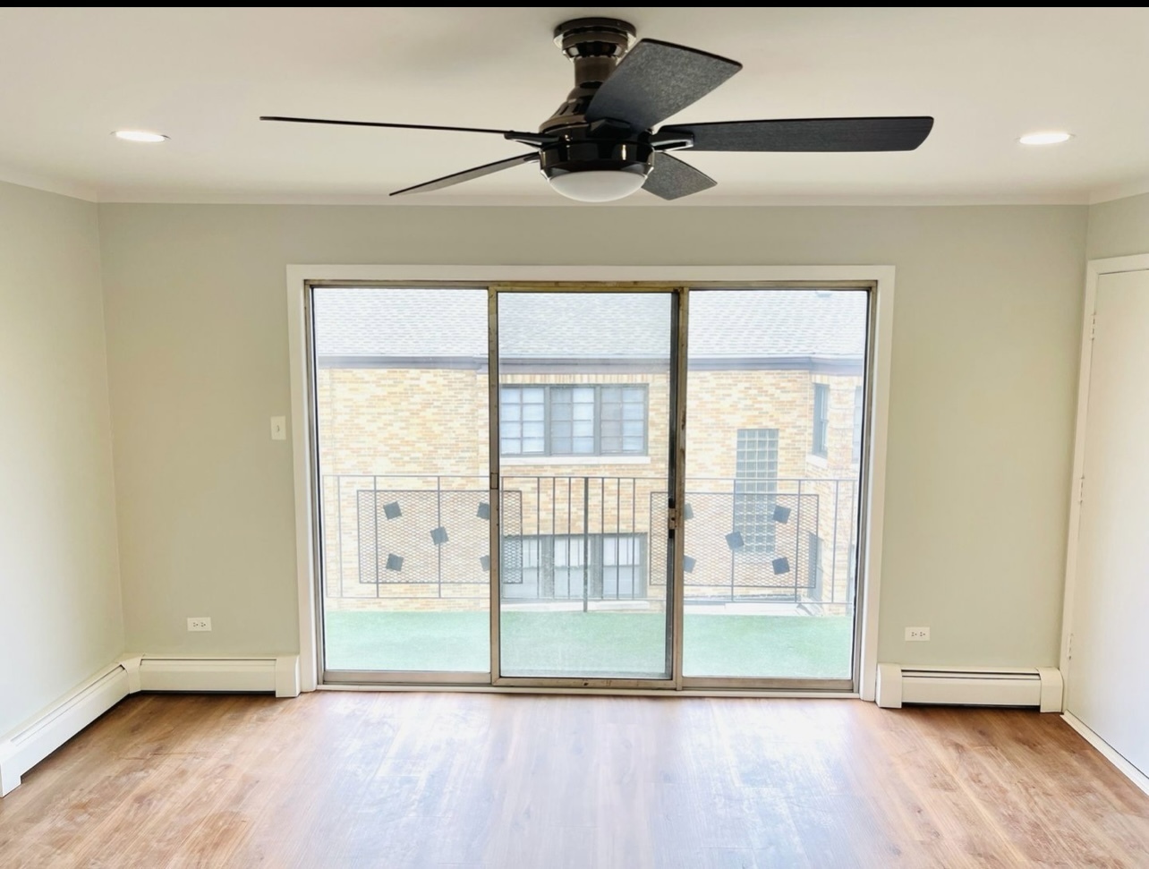 Property Photo: 10425 S Hale Avenue 3A IL 60643