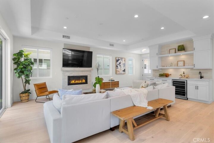 Property Photo:  2117 Marshallfield Lane B  CA 90278 