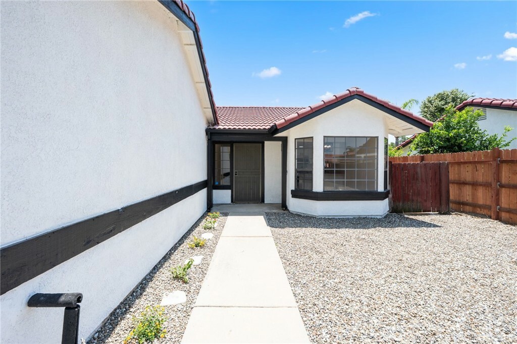 Property Photo: 416 Melbourne Court CA 92545