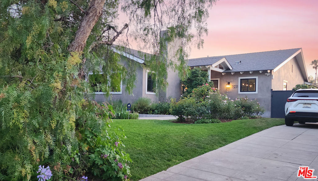 Property Photo: 321 N Van Ness Avenue CA 90004