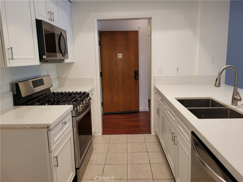 Property Photo: 2563 Plaza Del Amo 107 CA 90503