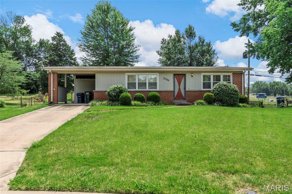 Property Photo: 2700 Suffolk Place MO 63033