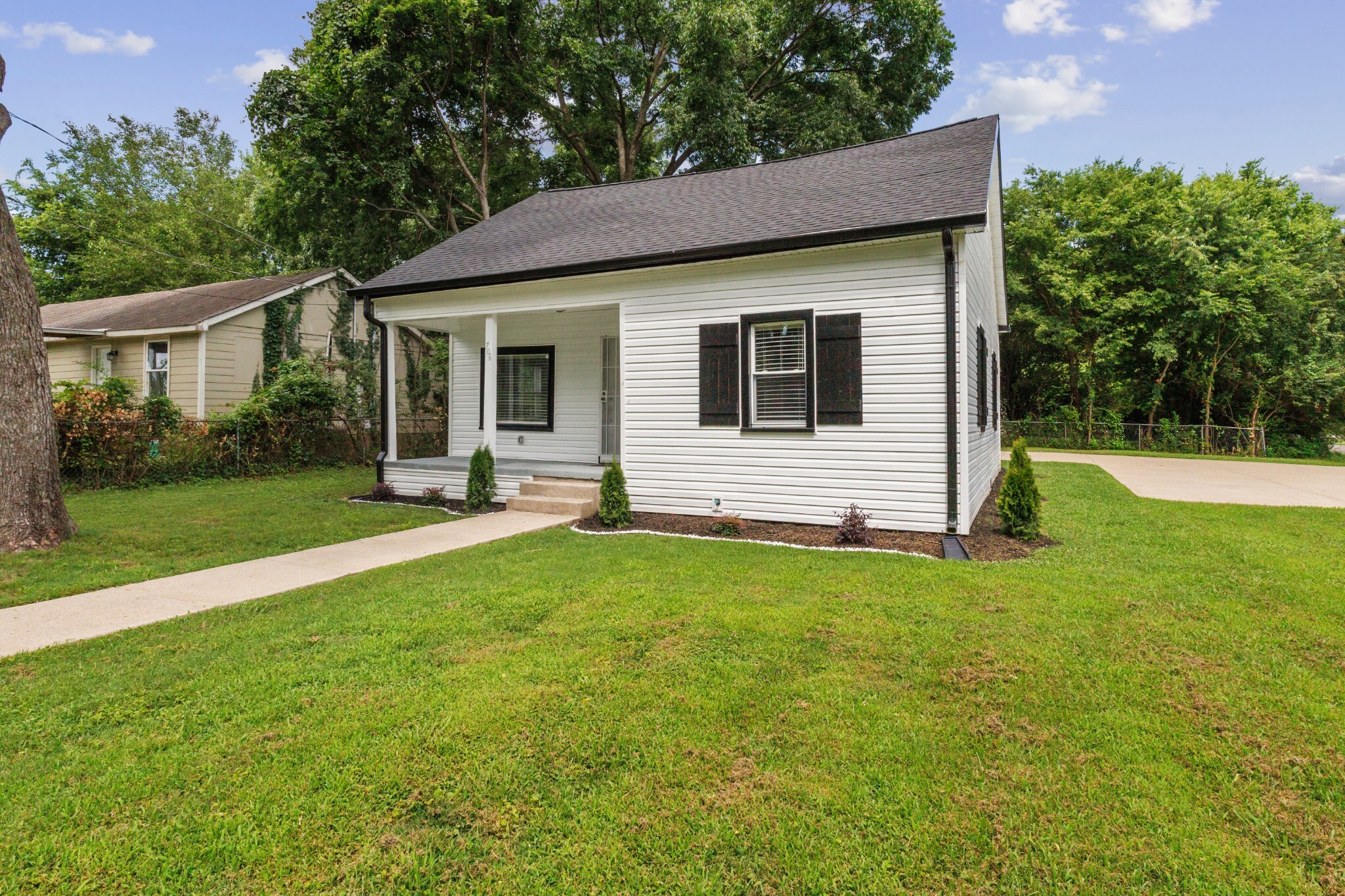 Property Photo: 706 Poplar Ave TN 37130