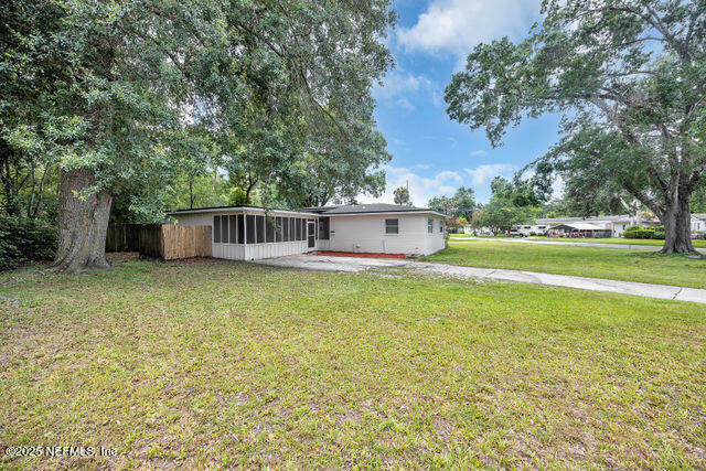 Property Photo: 6346 Harvin Road FL 32216