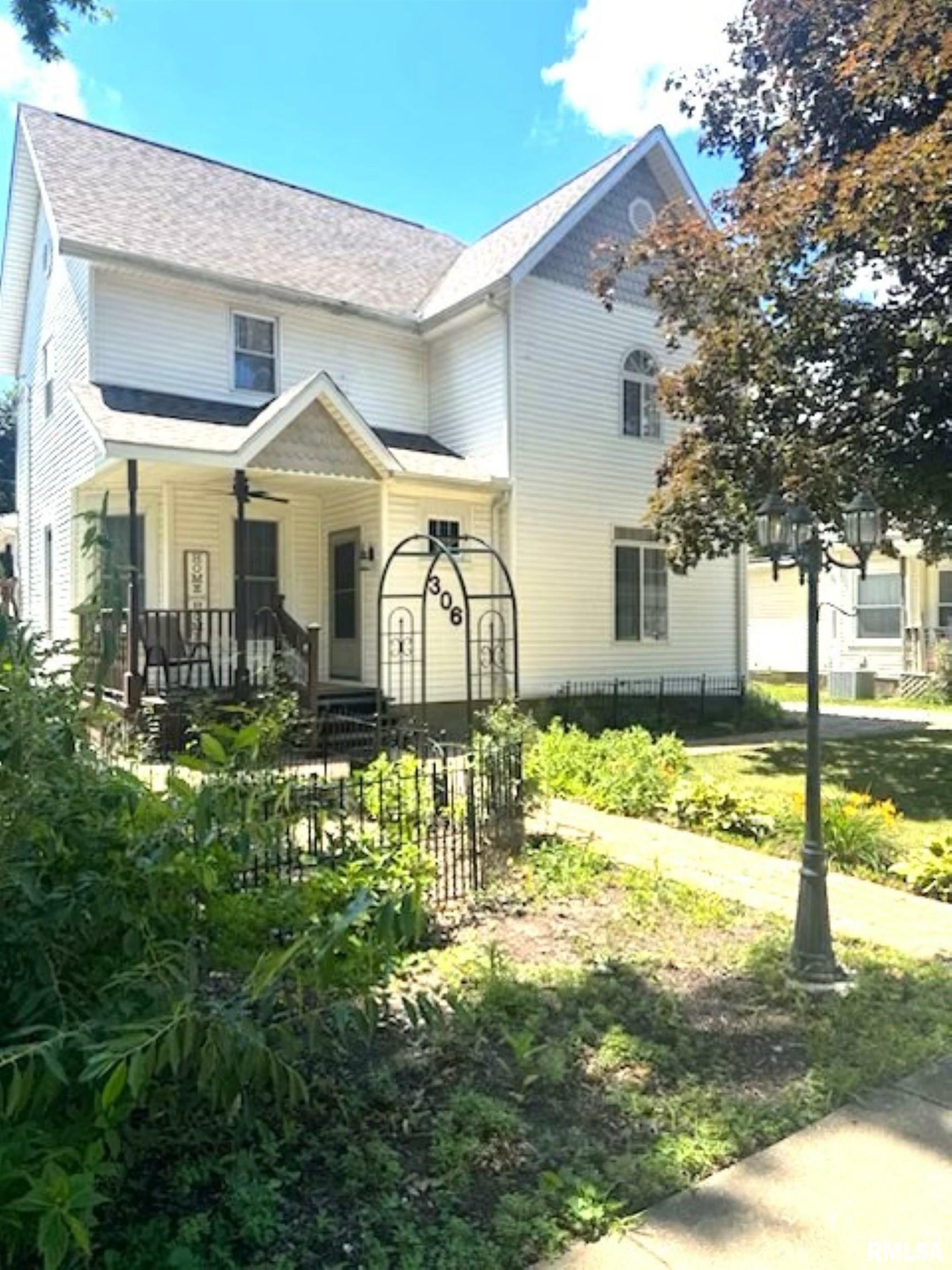 306 W Fremont Street  Elmwood IL 61529 photo