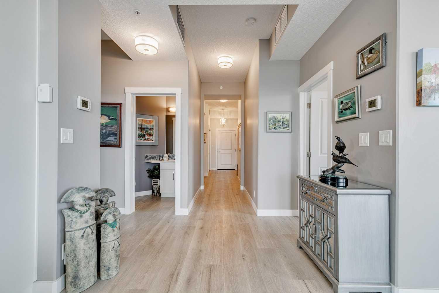 Property Photo: 32 Varsity Estates Circle NW 1205 AB T3A 2Y1