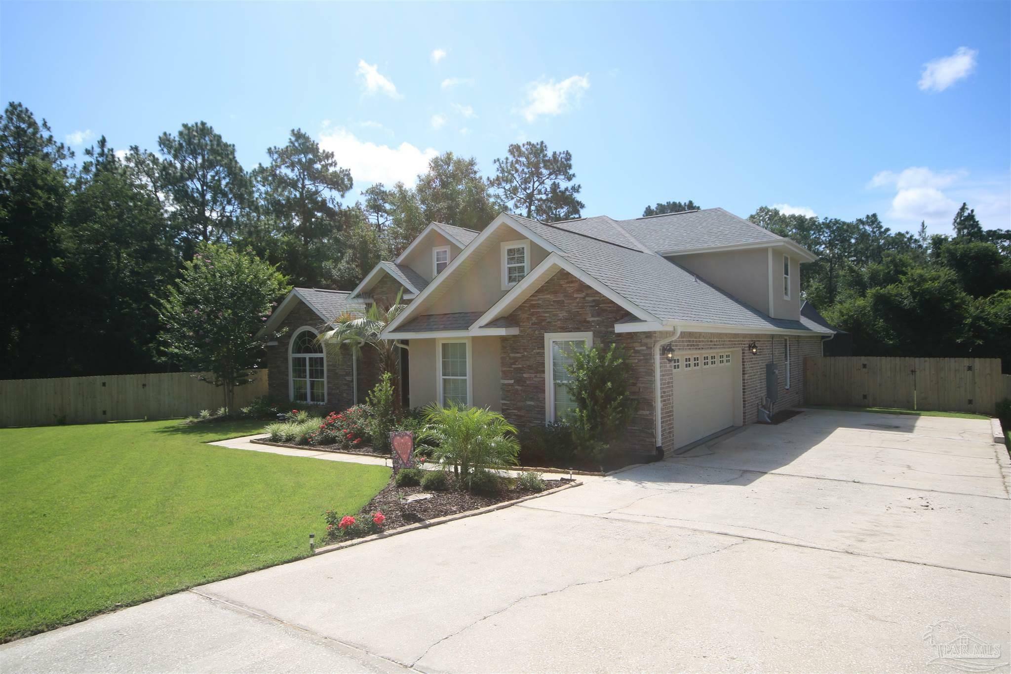 Property Photo:  6010 E Cambridge Way  FL 32571 