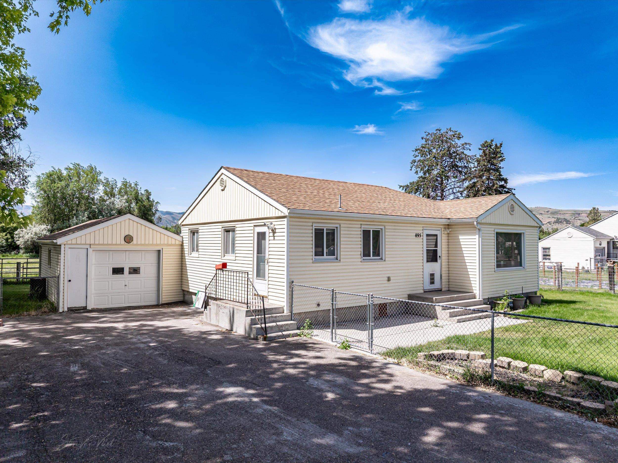 Property Photo: 895 Berryman ID 83201