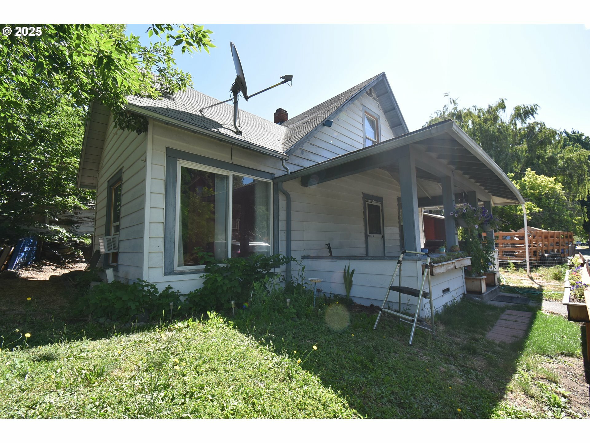 Property Photo:  309 W 7th St  OR 97058 