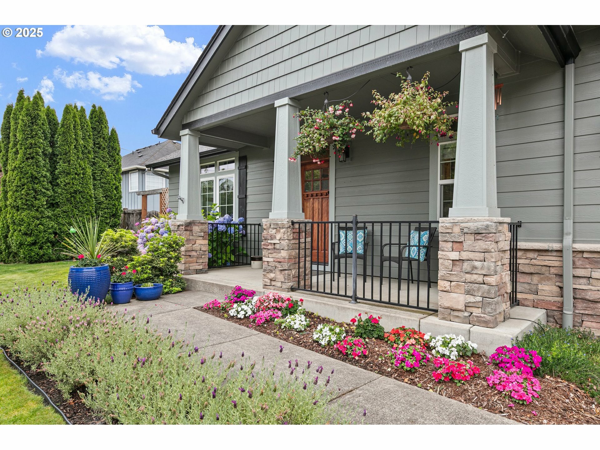 Property Photo: 1622 Provincial Way OR 97401