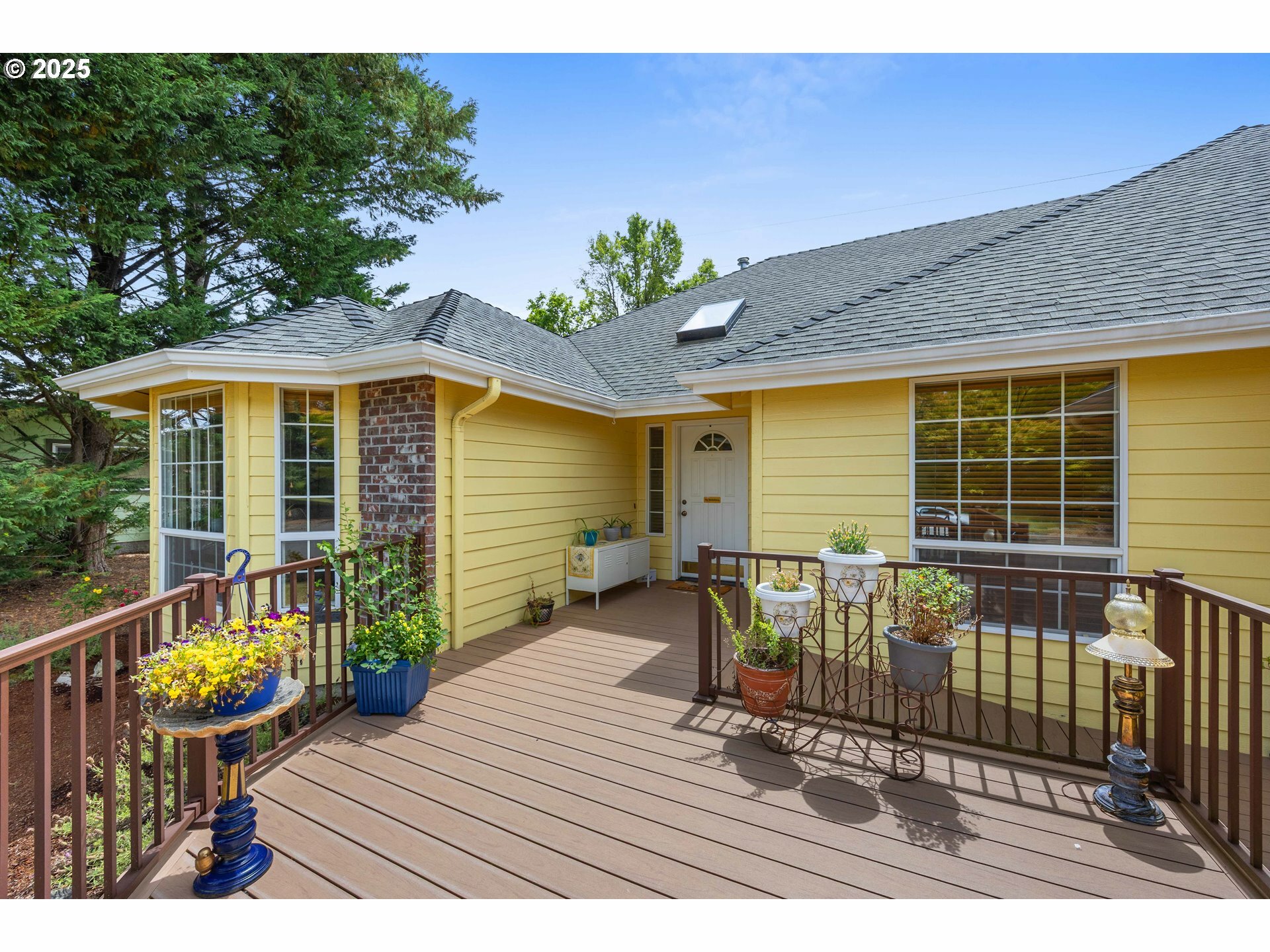 Property Photo: 1720 NW Ravenwood Dr OR 97321