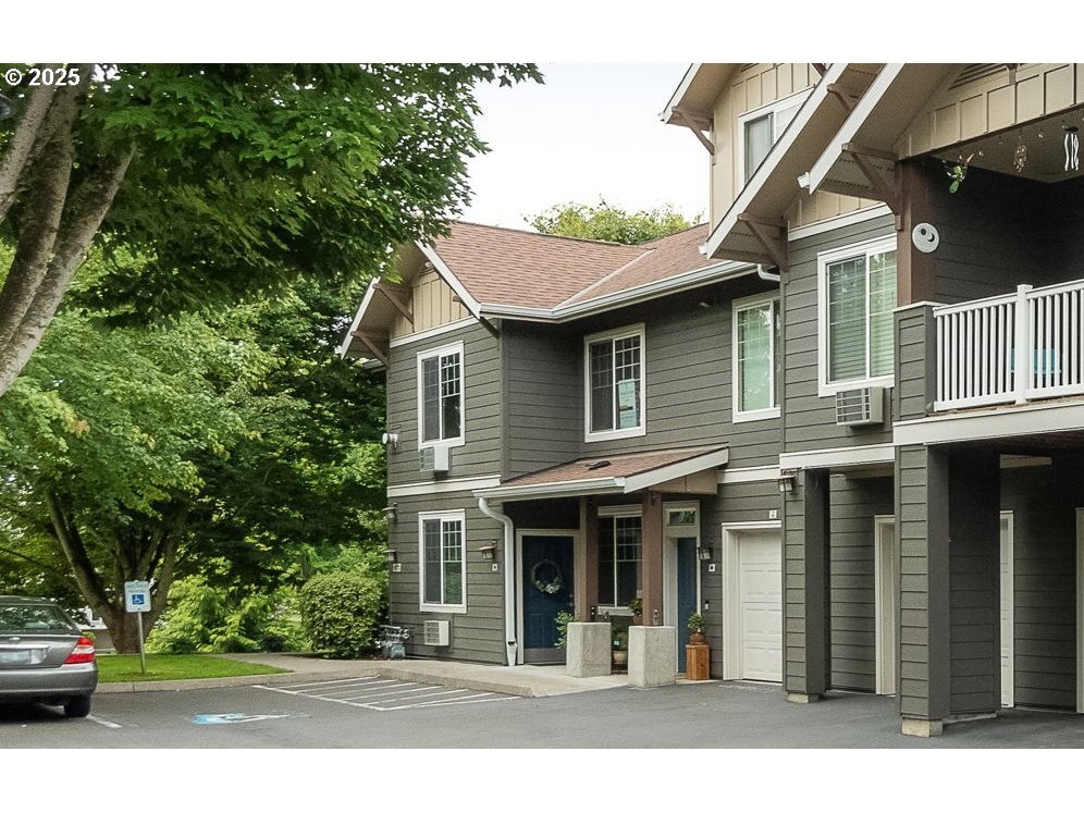 Property Photo:  10800 SE 17th Cir E60  WA 98664 