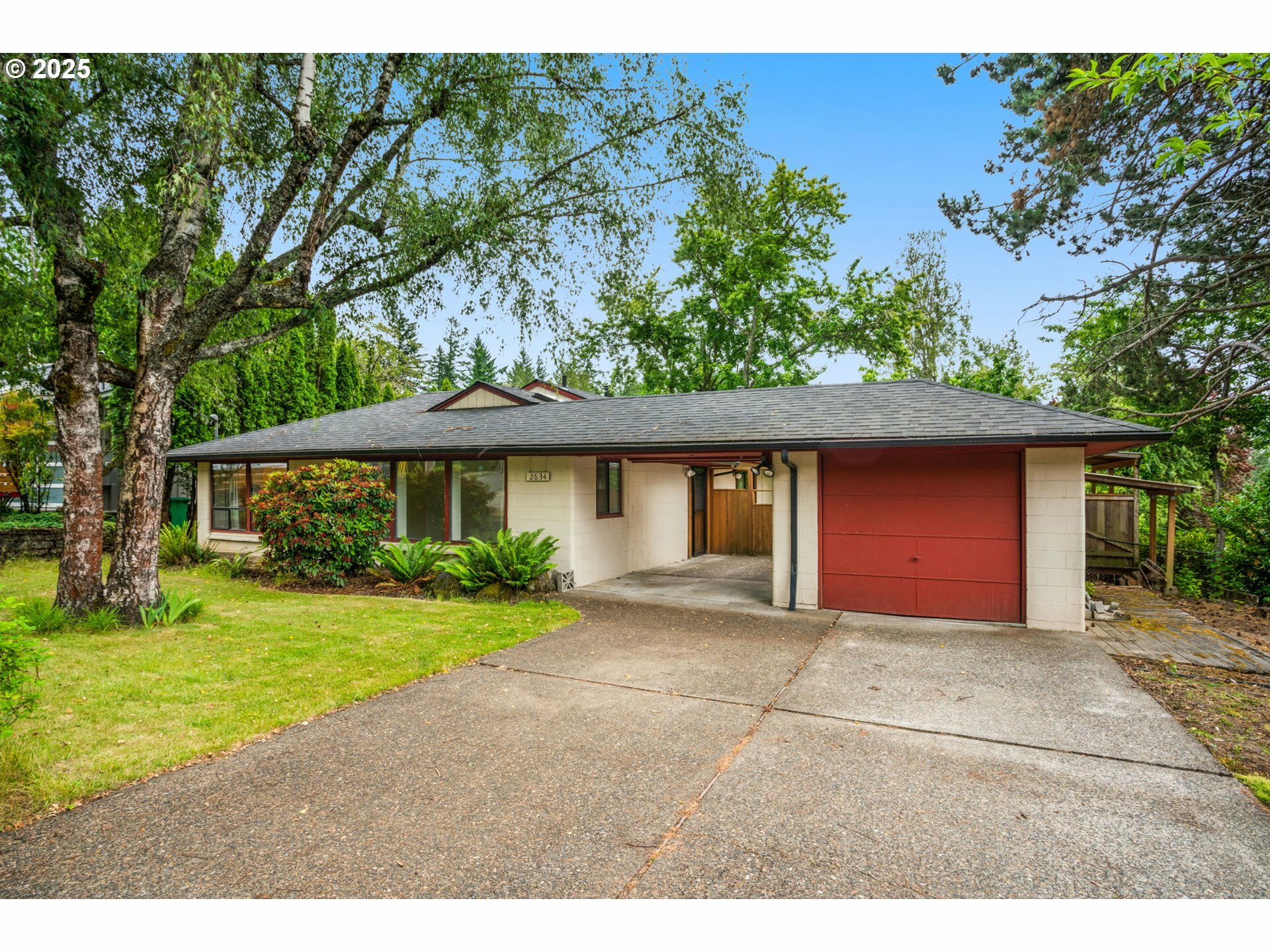 Property Photo: 2634 SW Mitchell Ct OR 97239