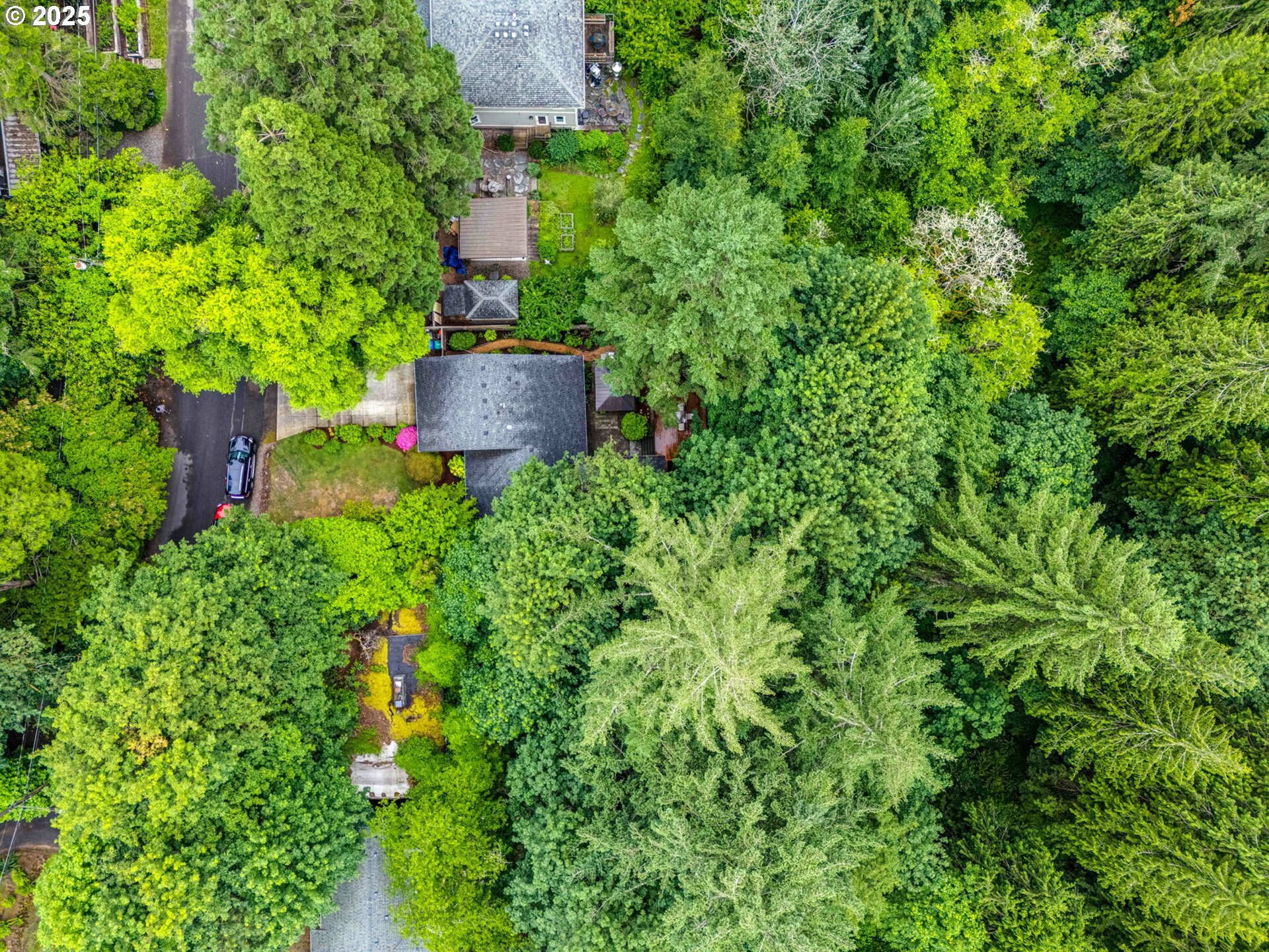 Property Photo: 9525 SW 8th Dr OR 97219