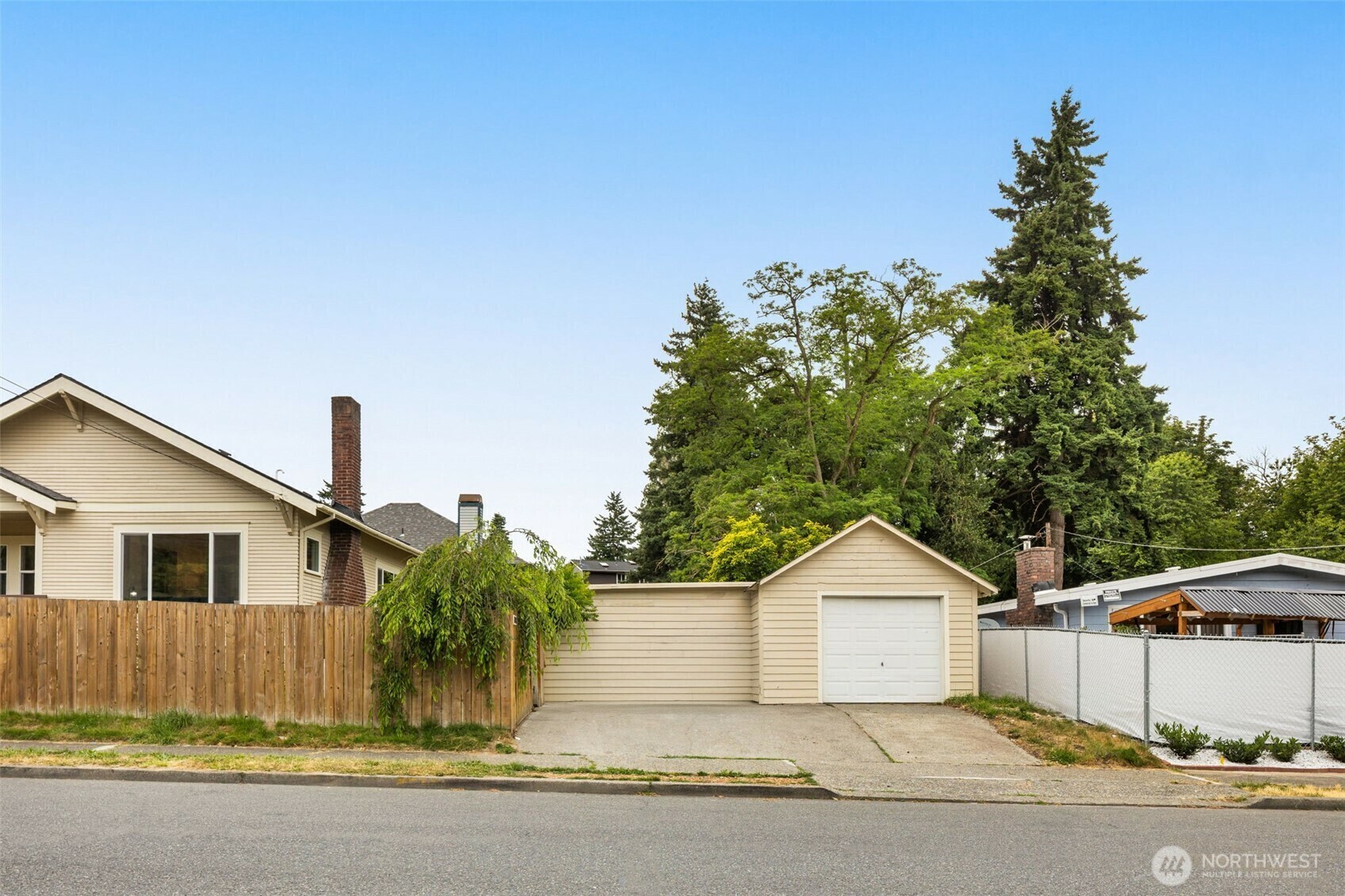 Property Photo:  10041  51st Avenue S  WA 98178 