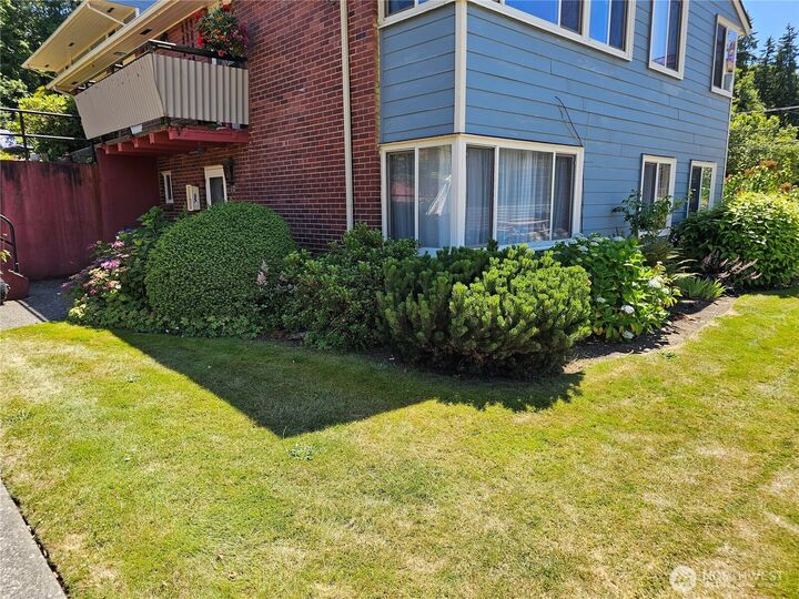 901 N Forest Street 109  Bellingham WA 98225 photo