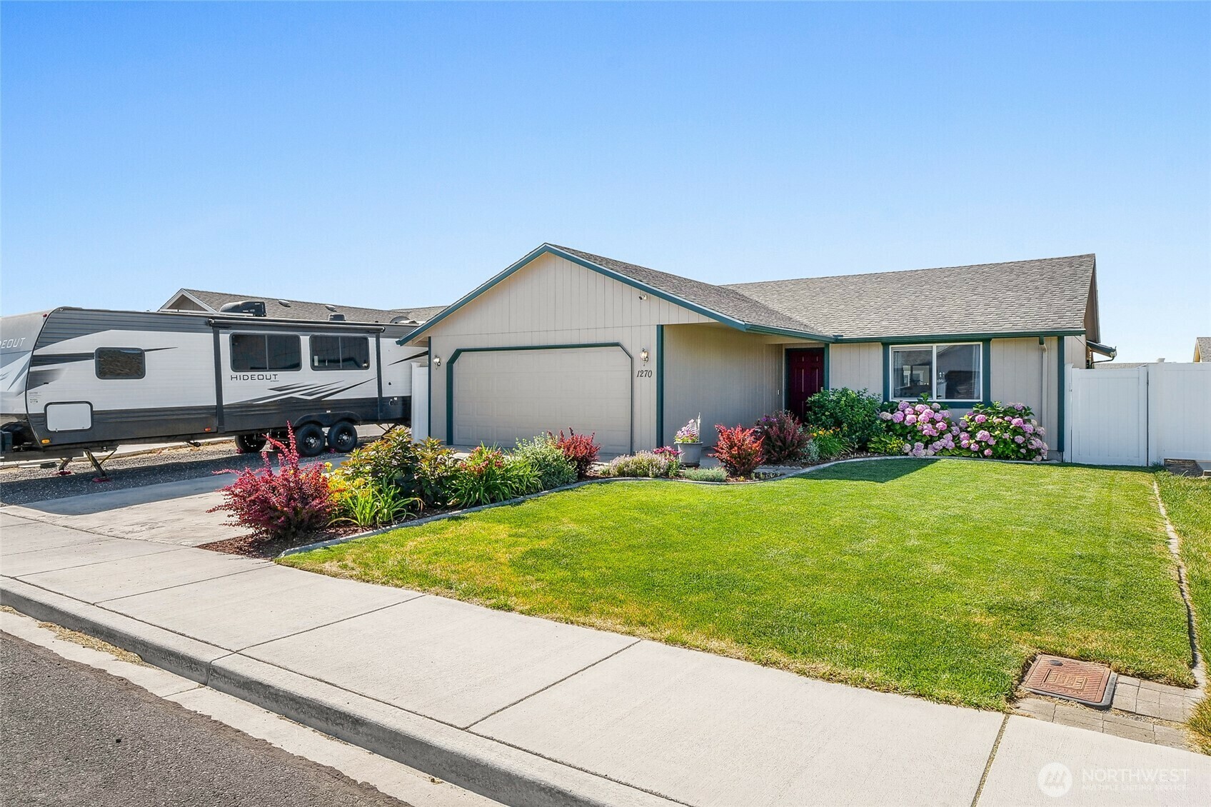 Property Photo:  1270 E Birch Street  WA 99344 