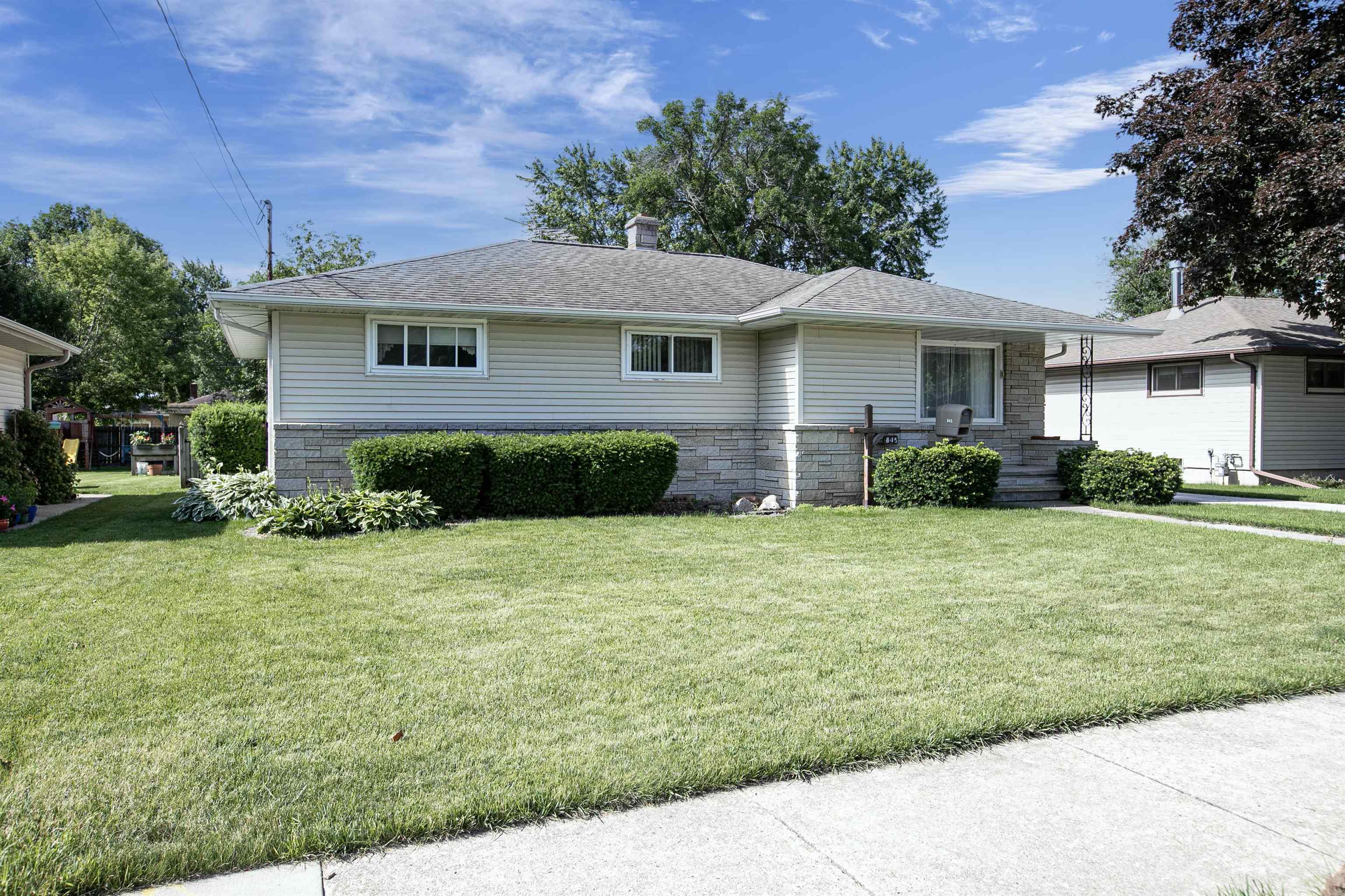 Property Photo: 845 Harding Street WI 54942