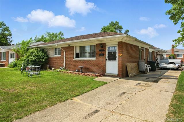 Property Photo: 34728 Somerset Street MI 48186