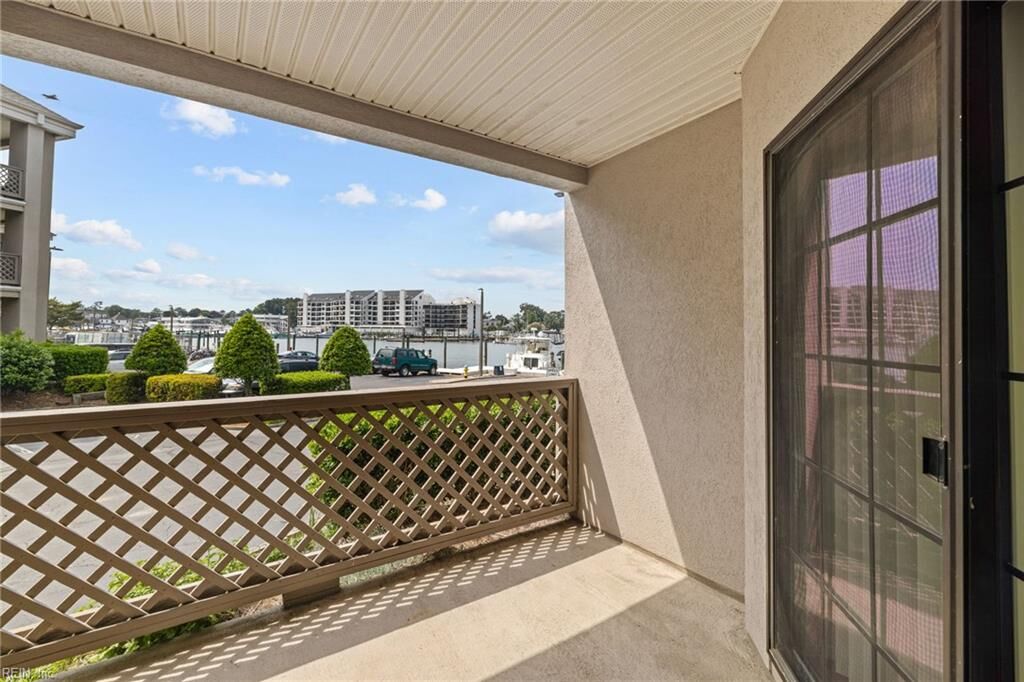 Property Photo:  401 Harbour Pt 101  VA 23451 