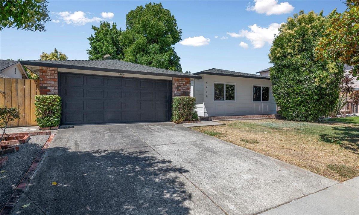 Property Photo: 2543 Loomis Drive CA 95121