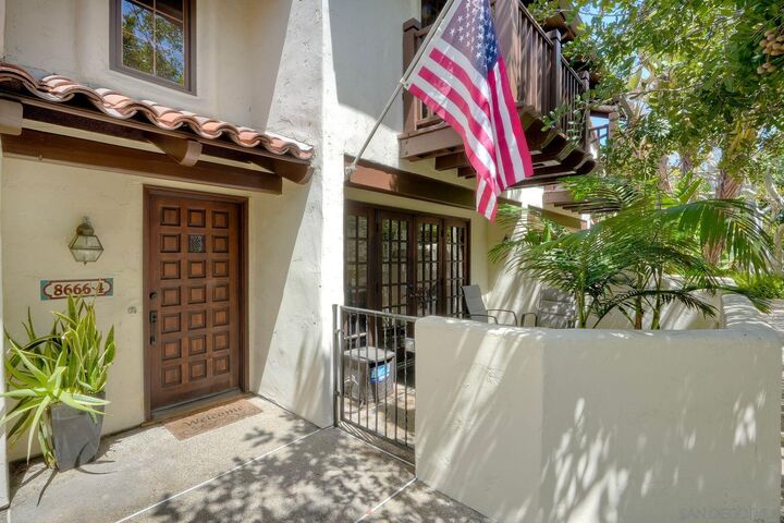 Property Photo:  8666 Villa La Jolla Dr 4  CA 92037 
