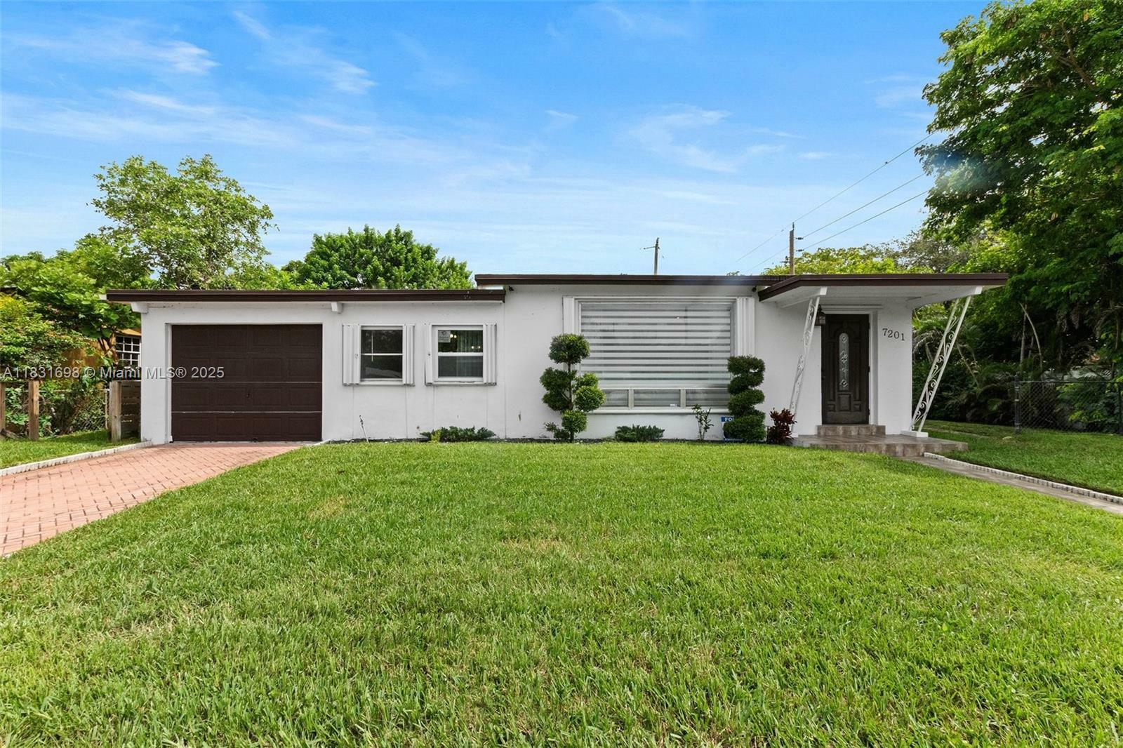 7201 Hayes St  Hollywood FL 33024 photo