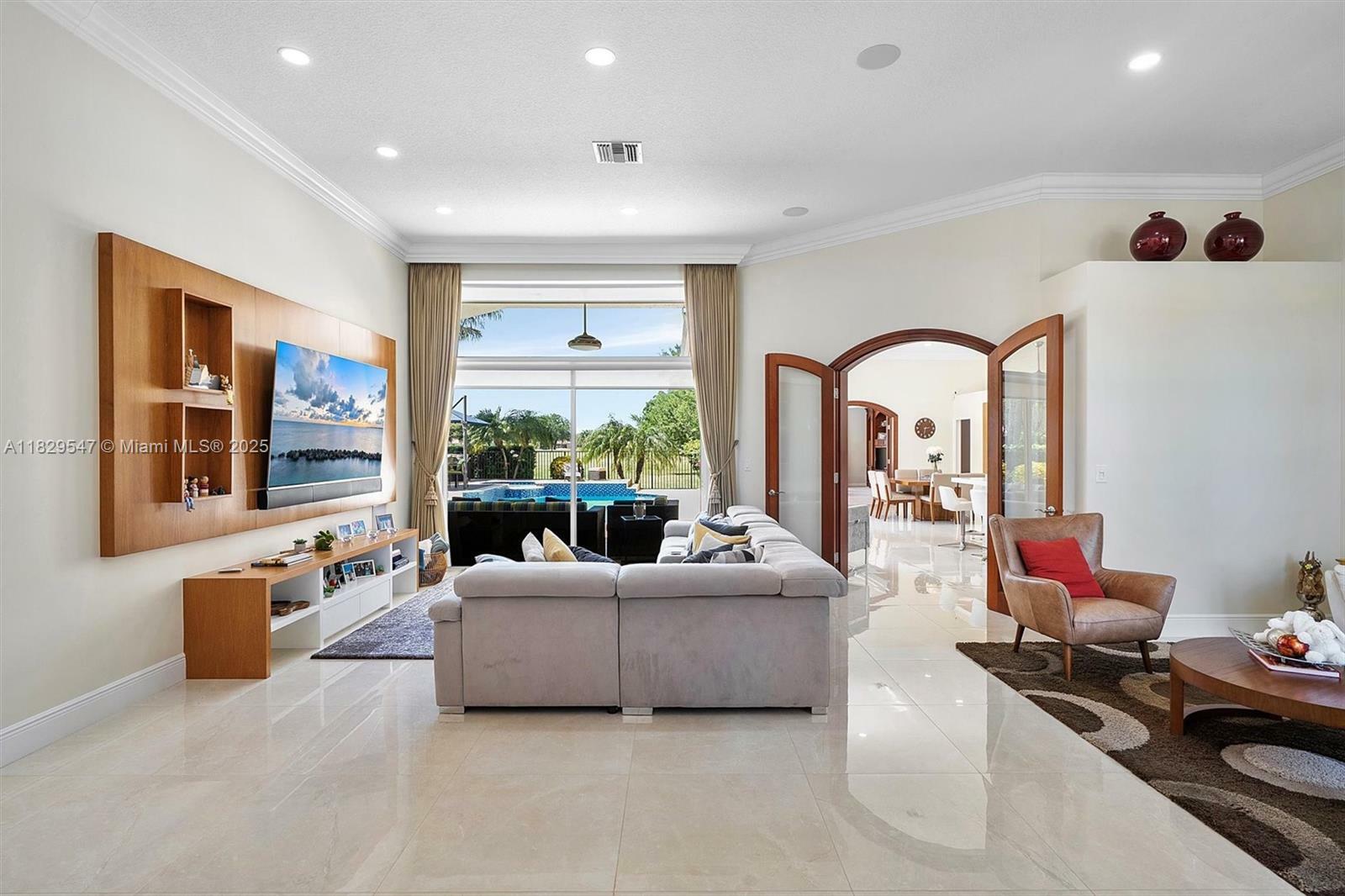 Property Photo:  2541 Golf View Dr  FL 33327 