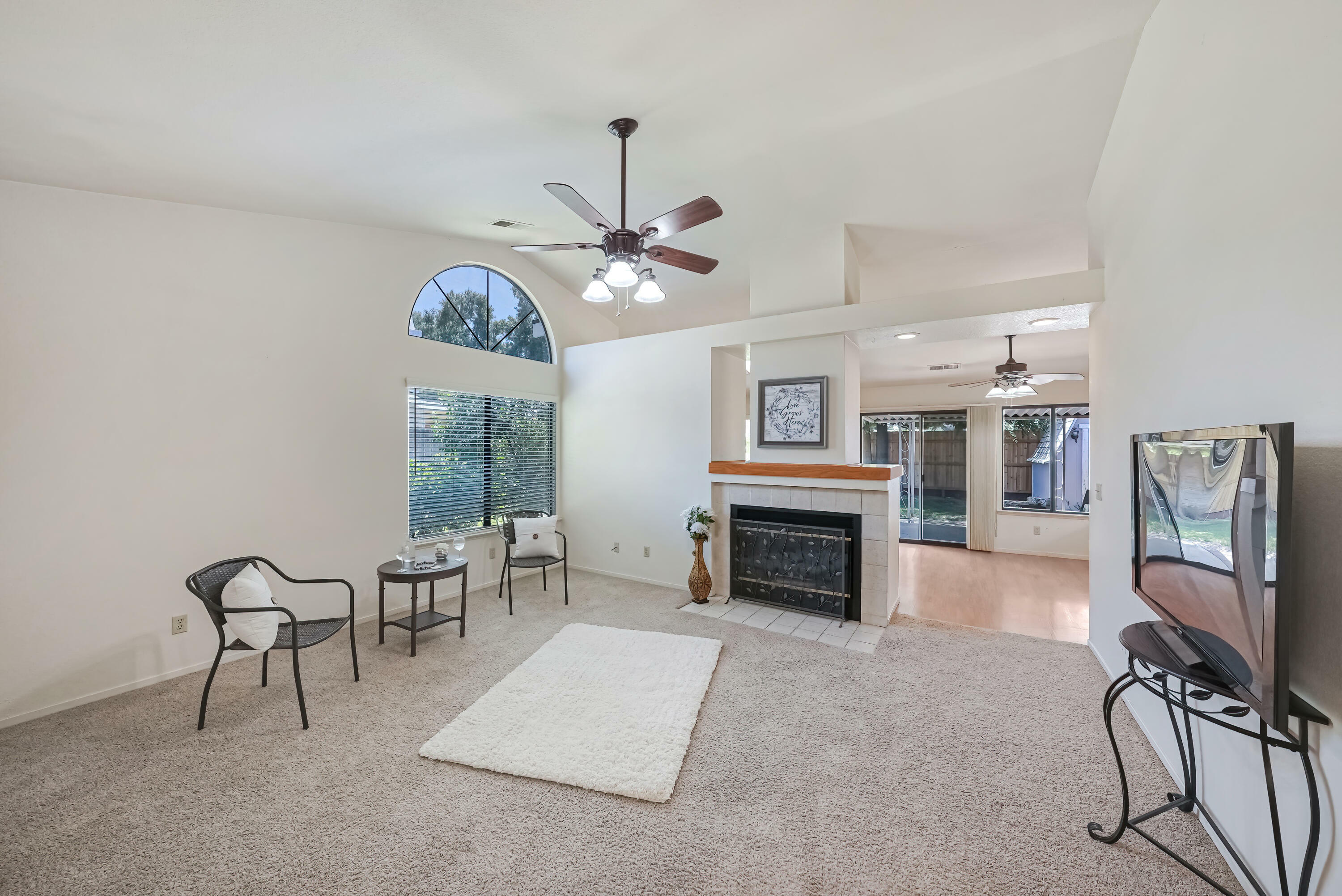 Property Photo: 1437 E Vassar Avenue CA 93292
