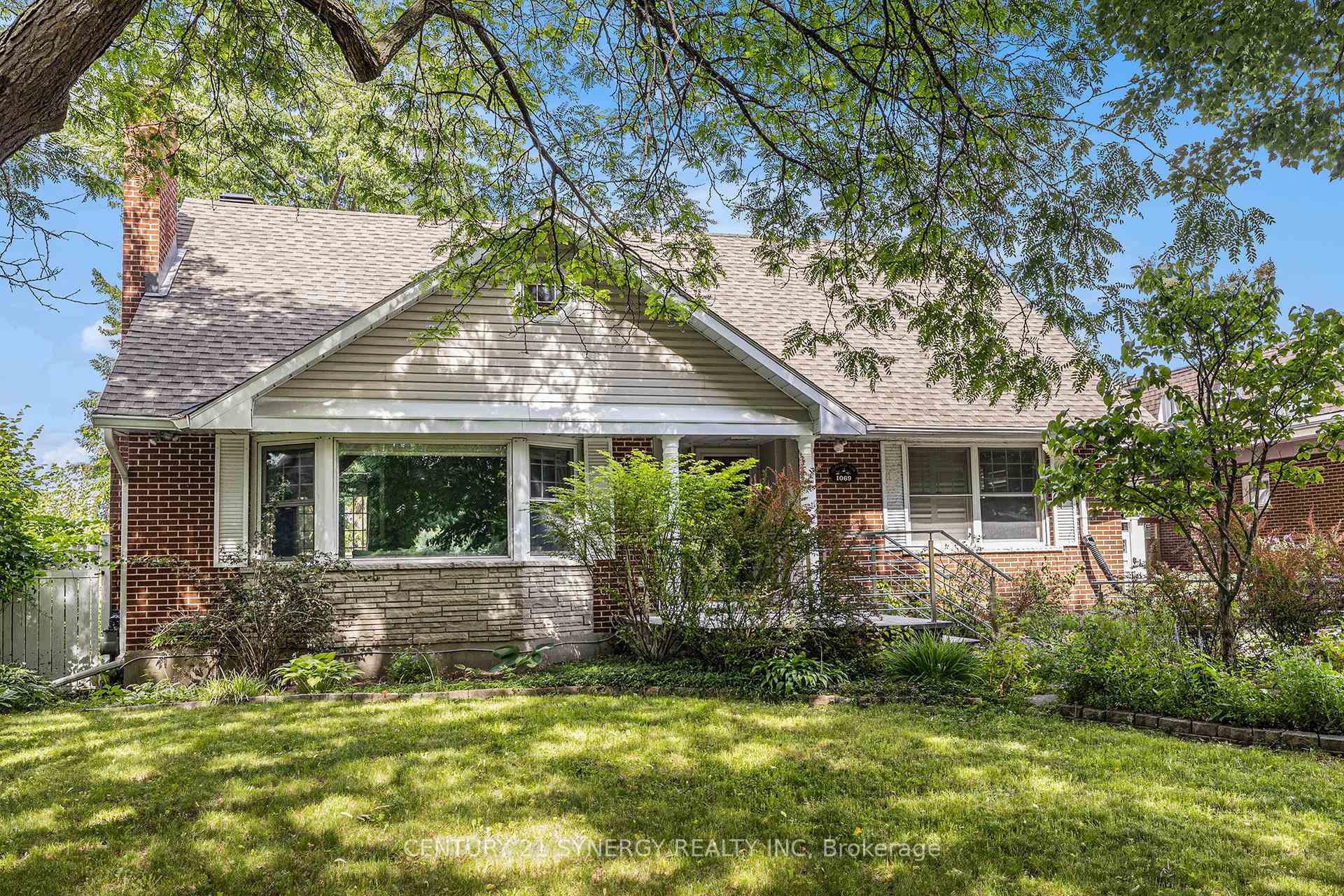 Property Photo: 1069 Arnot Road ON K2C 0H5