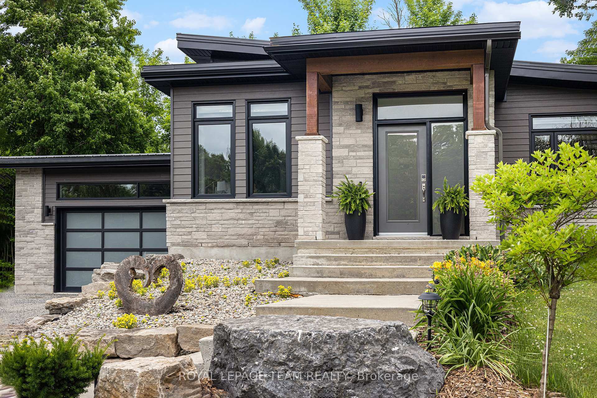 Property Photo: 101 Brookberry Crescent ON K0G 1J0