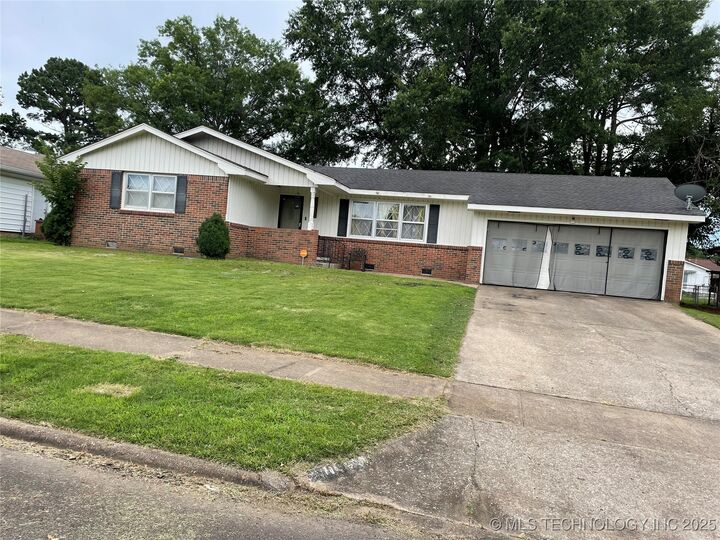 Property Photo:  2509 Canterbury Ave  OK 74403 