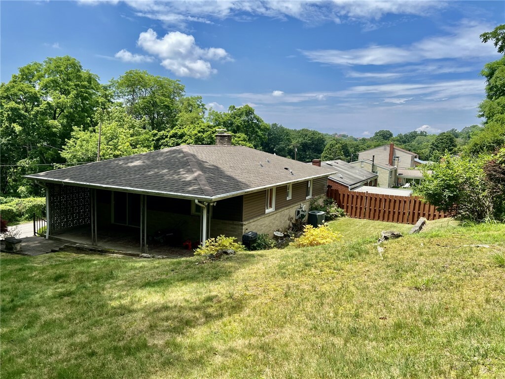 Property Photo: 252 Lawnwood Ave PA 15227