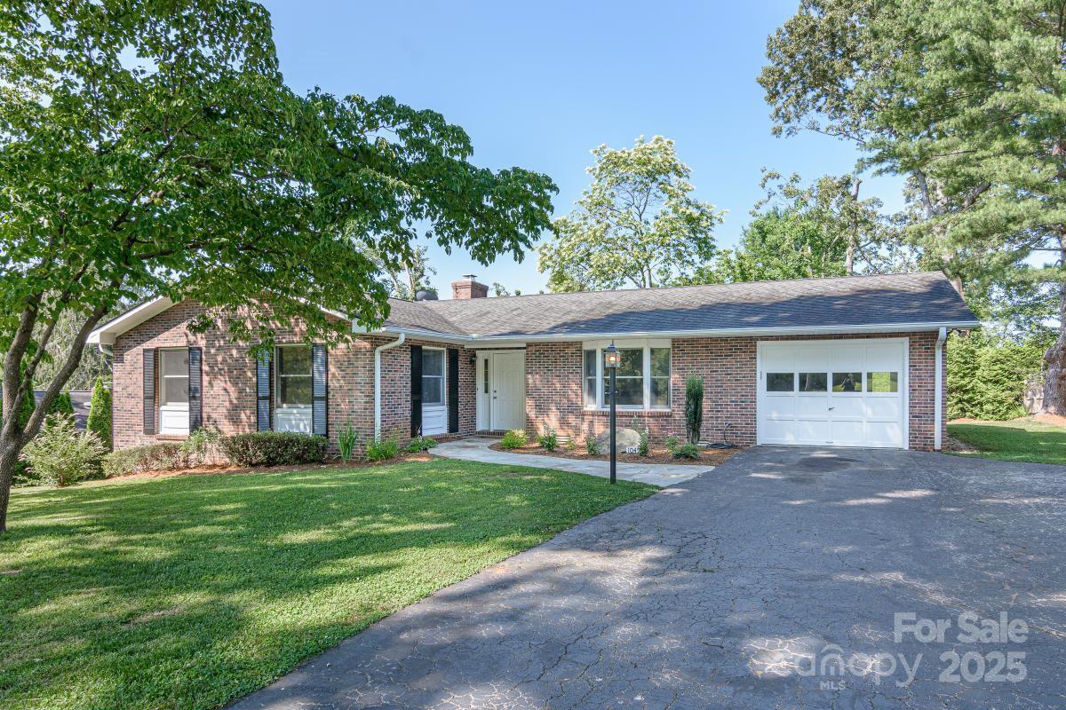 Property Photo: 1045 Carousel Lane NC 28792