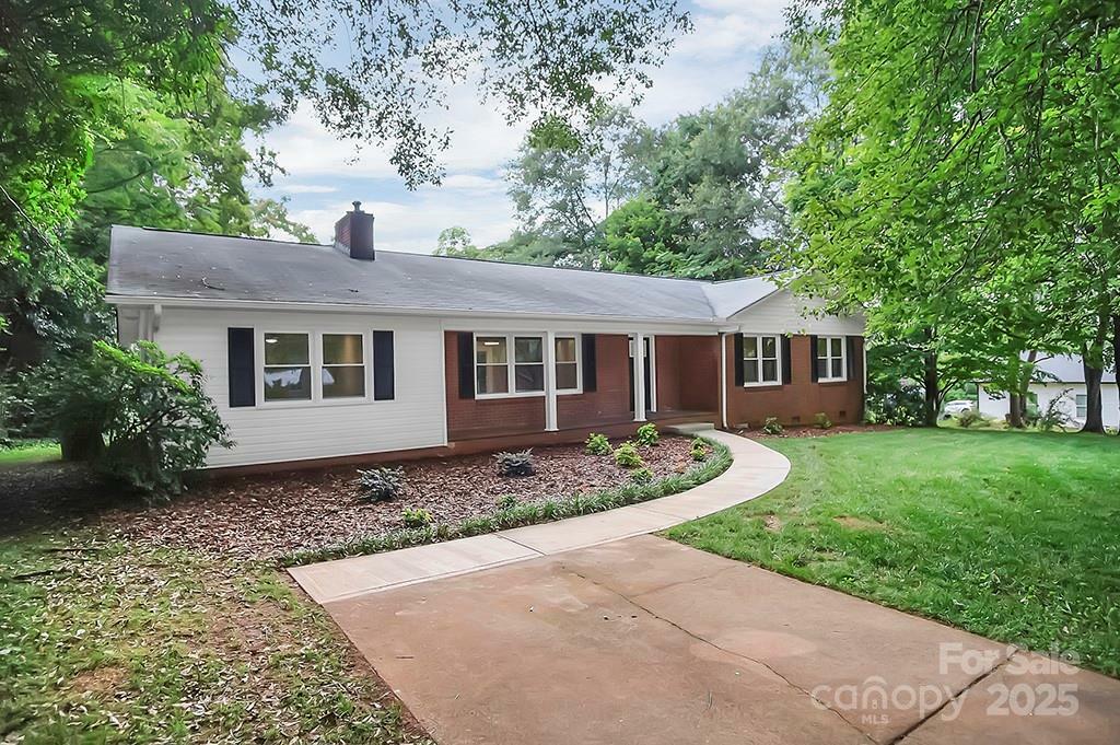 Property Photo: 1538 Hilltop Drive NC 28150
