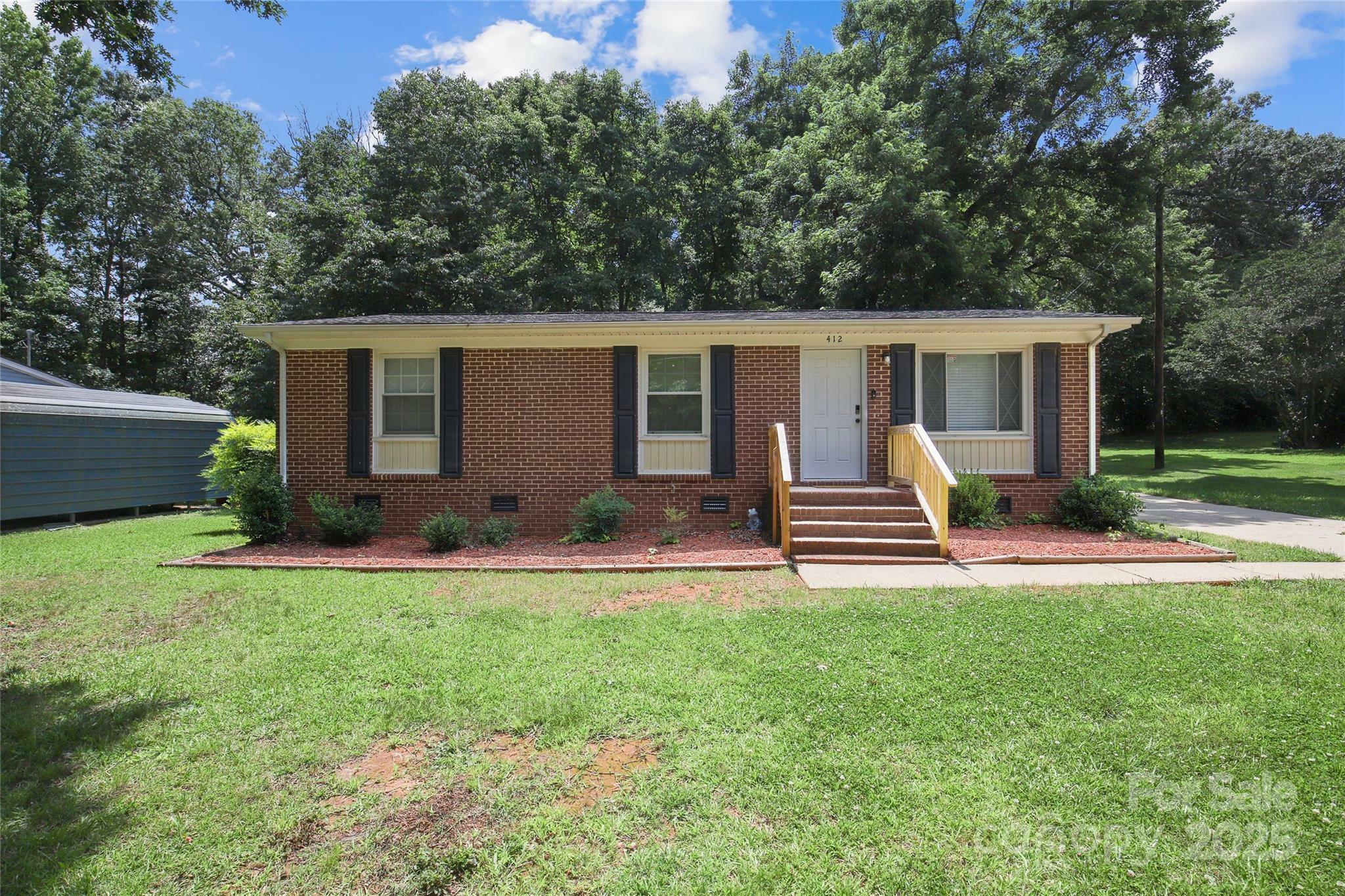 412 Capps Hill Mine Road  Charlotte NC 28216 photo