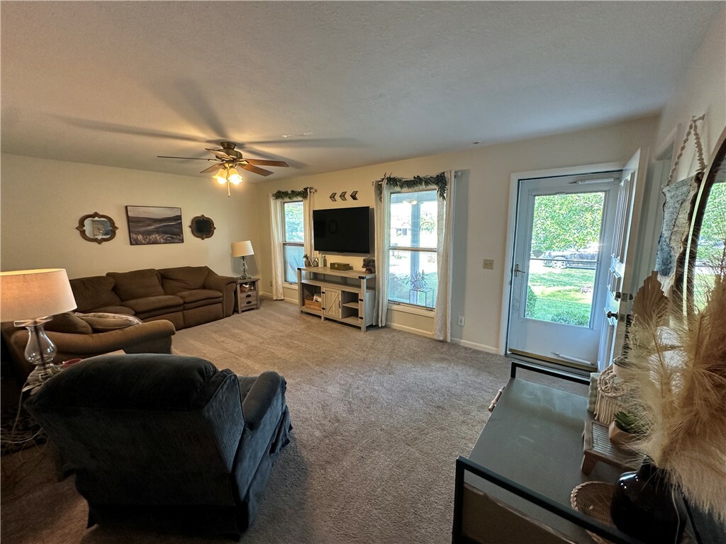 Property Photo:  1005 S Pine Street  IL 62557 