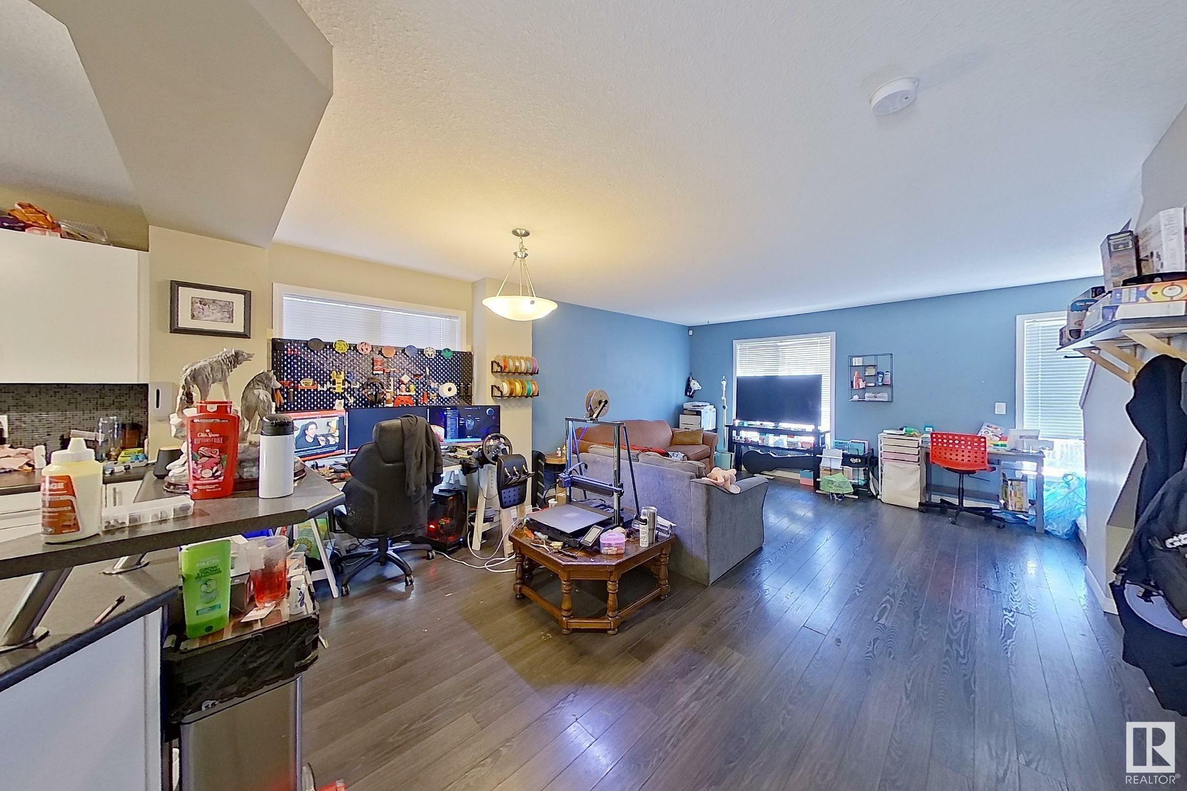 Property Photo: 1641 Towne Centre Boulevard NW AB T6R 0S3