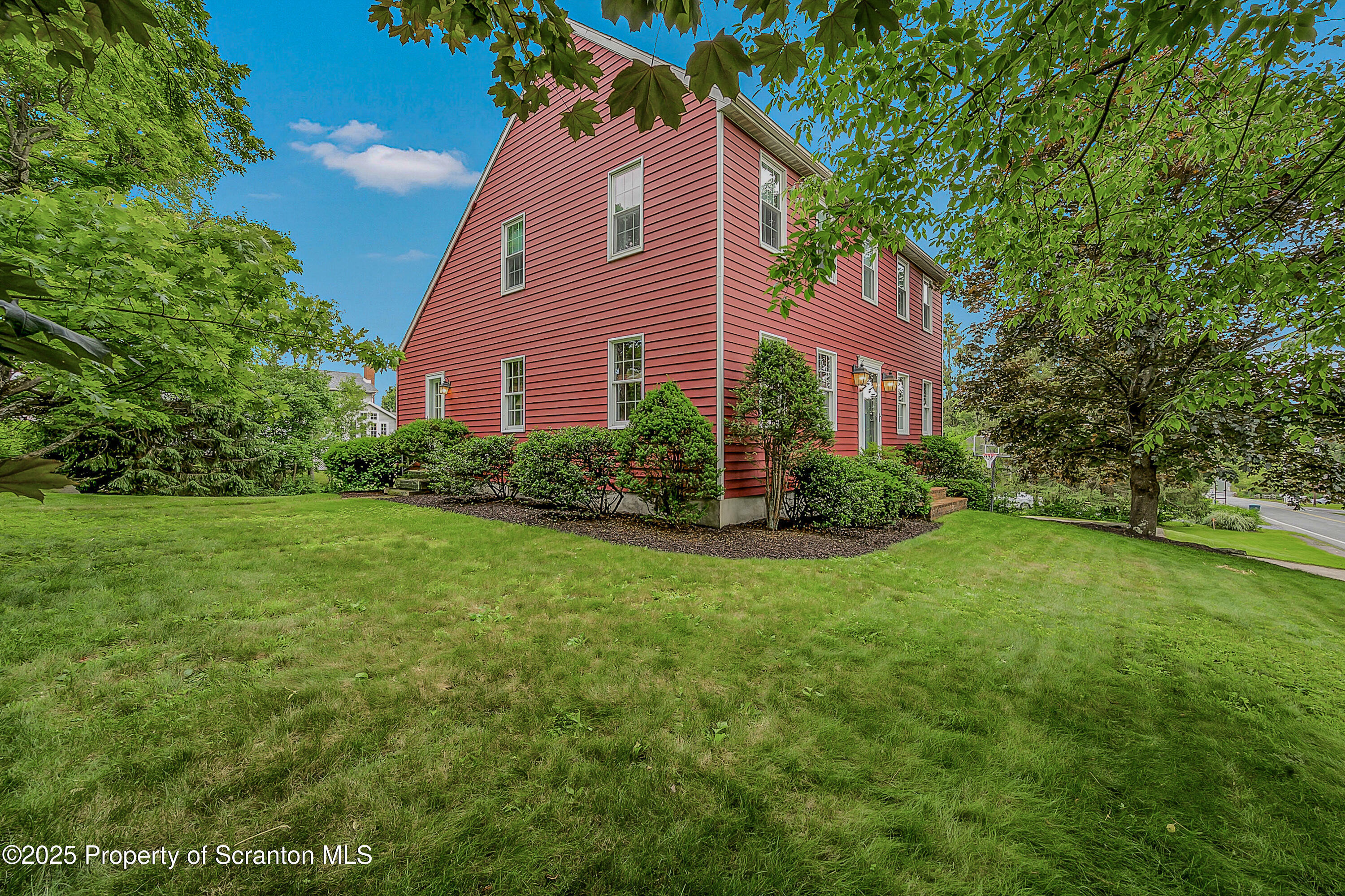 Property Photo: 826 Fairview Road PA 18411