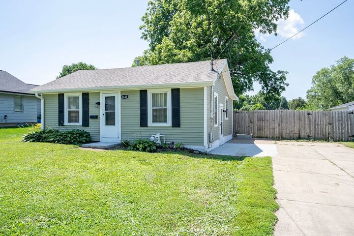 Property Photo:  1421 N 4th Avenue E  IA 50208 