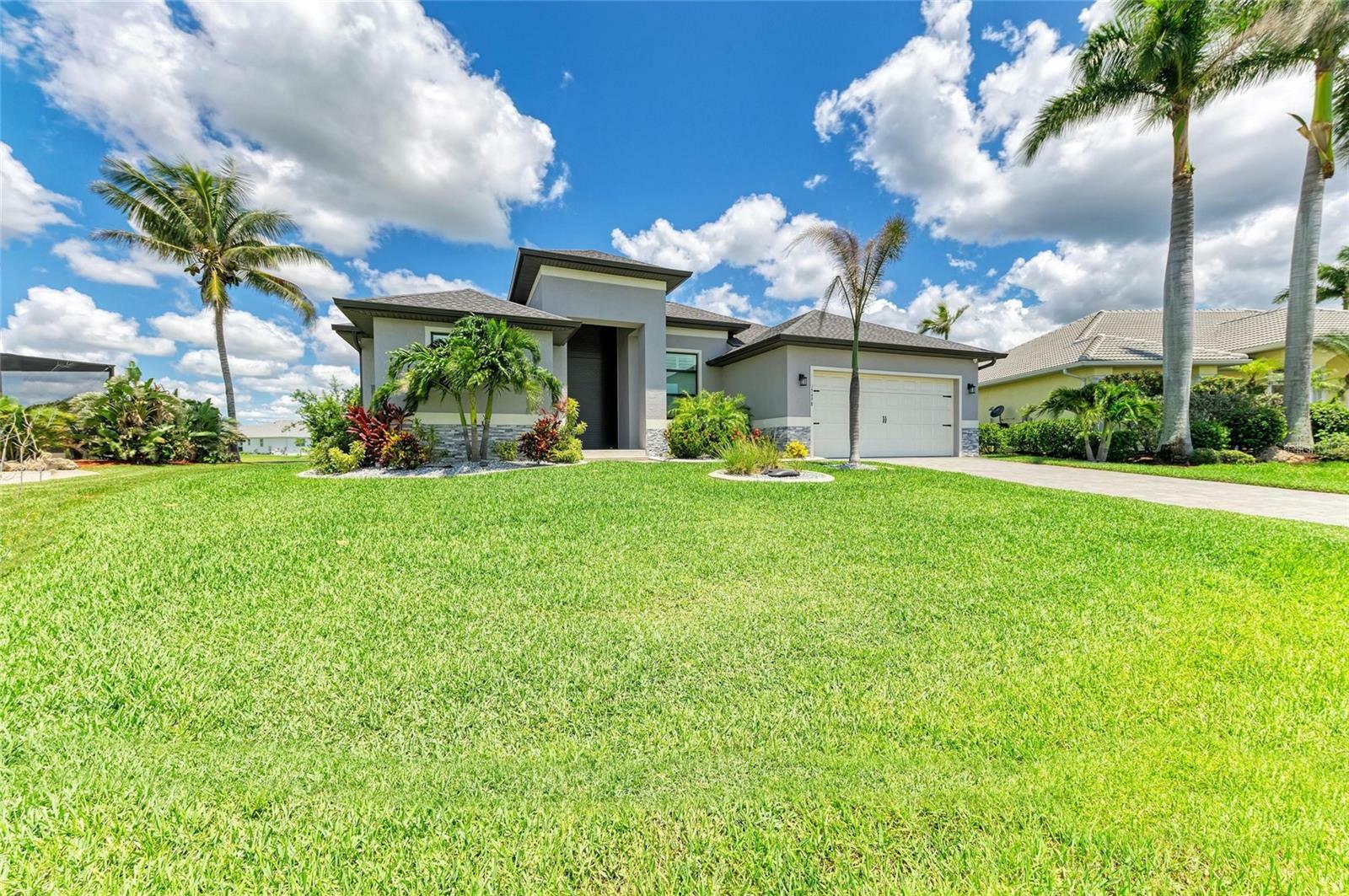 Property Photo:  15498 Seafoam Circle  FL 33981 