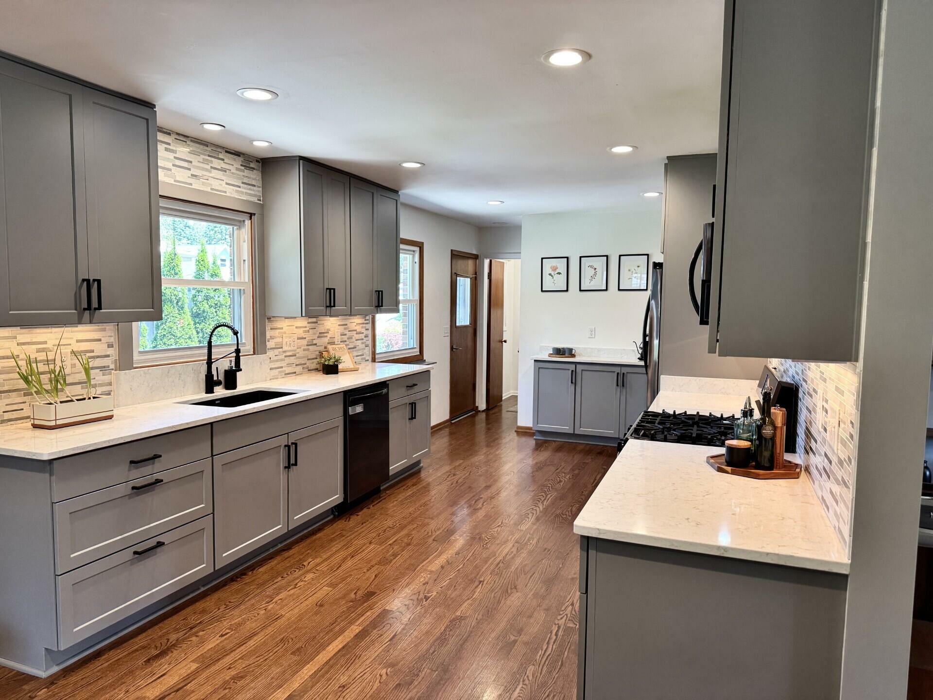 Property Photo: 410 Hialeah Dr WI 53402